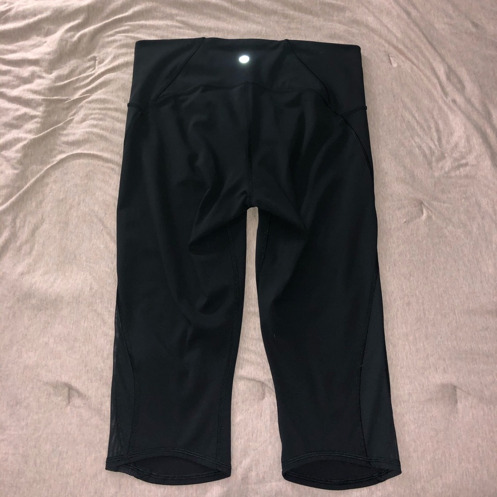 LULULEMON: High Rise Crop Yoga Legging (“17 inch)